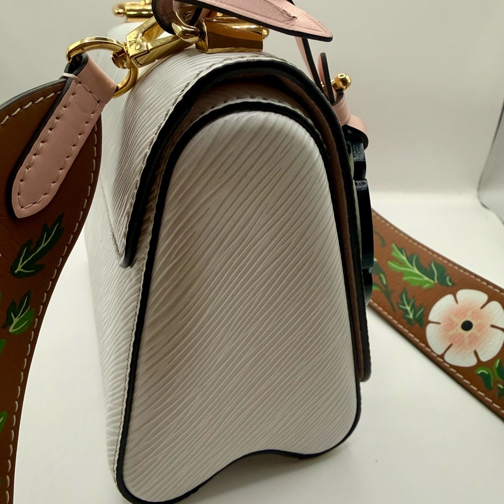 Louis Vuitton Bag - Picture 8 of 12